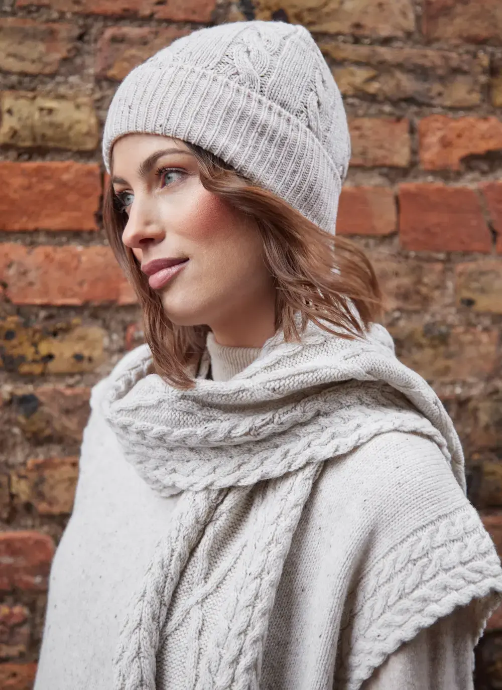 Elio Aran Beanie in Chalkstone